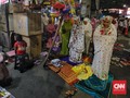 FOTO: Salat Tarawih Pertama di Pasar Gembrong Jakarta