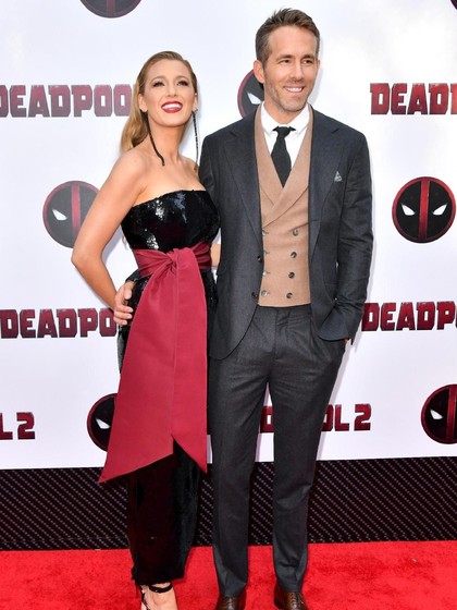 So Sweet, Blake Lively Dukung Ryan Reynolds dengan Kuteks Deadpool So Sweet, Blake Lively Dukung Ryan Reynolds dengan Kuteks Deadpool