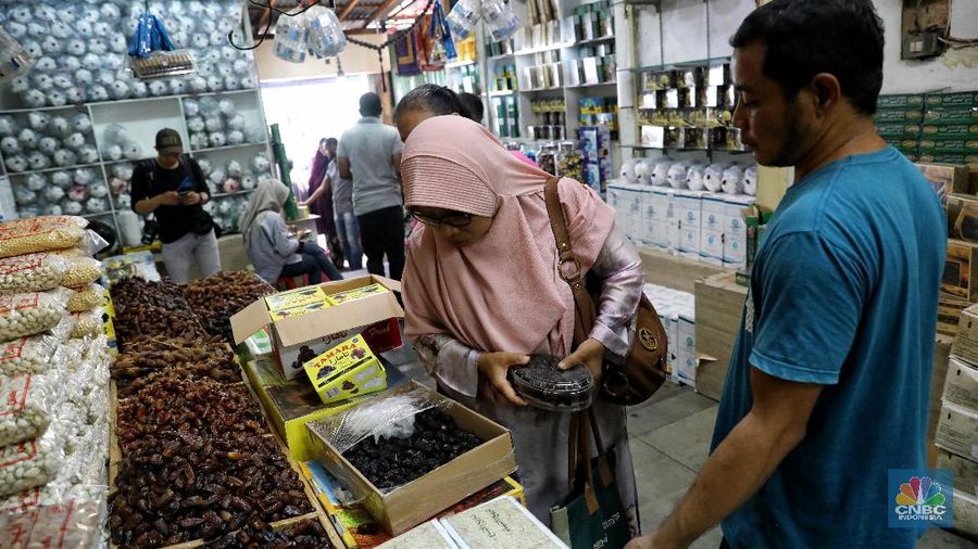 Memasuki bulan Ramadhan penjualan kurma meningkat 15% dari hari biasa.