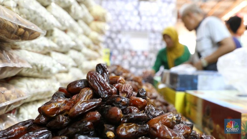 Memasuki bulan Ramadhan penjualan kurma meningkat 15% dari hari biasa.