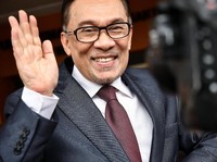 Senyum Lebar Anwar Ibrahim Saat Bebas Dari Tahanan Politik