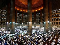 Doa Masuk dan Keluar Masjid Beserta Artinya