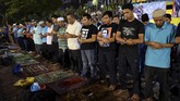 Sejumlah pemeriksaan termasuk penggeledahan di beberapa tempat yang diduga terkait dengan skandal korupsi miliaran dolar tersebut mulai dilakukan sejak Rabu (16/5). (REUTERS/Stringer)