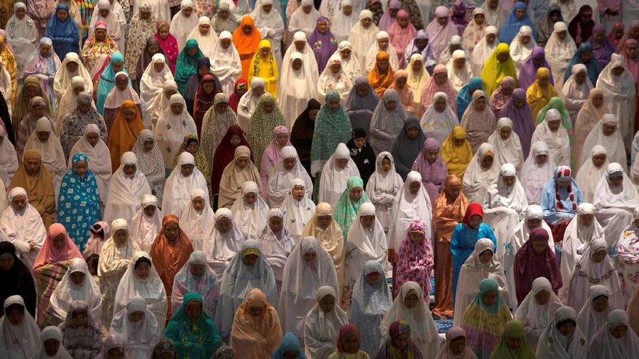 Muslim women attend prayers at the first day of the holy fasting month of Ramadan at Al-Akbar Mosque, Surabaya, East Java, Indonesia, May 16, 2018. REUTERS/Sigit Pamungkas