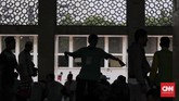 Untuk menyediakan takjil selama 30 hari, panitia Masjid Istiqlal memperkirakan dana yang harus disiapkan mencapai Rp3,5 Miliar. Dana ini berasal juga dari sumbangan masyarakat. (CNN Indonesia/Hesti Rika)