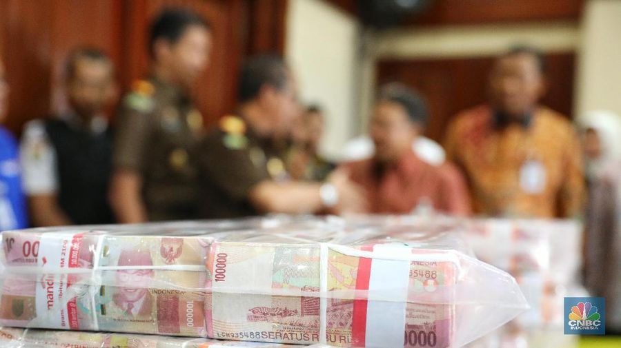 Samadikun Hartono mengembalikan sisa dana yang dikorupsi sebesar Rp 87 miliar secara tunai.