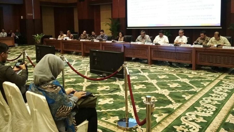 Ekonom Faisal Basri menilai pemerintah melakukan berbagai perubahan dalam mengatur keuangan negara.