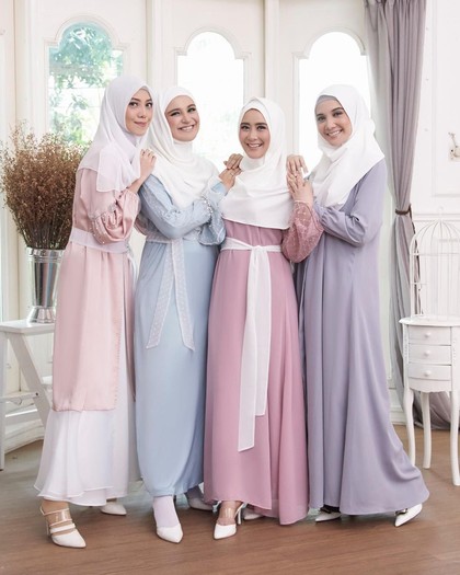 Inspirasi Baju Syar I Untuk Ramadan Dari Zaskia Sungkar Hingga Sarah Vi