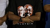 Najib dan istrinya Rosmah Mansor juga dicekal tak boleh bepergian ke luar negeri. (REUTERS/Stringer)
