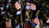 Perdana Menteri Malaysia Mahathir Mohamad mengupayakan pengampunan raja setelah kemenangan koalisi Pakatan Harapan dalam pemilu Malaysia Rabu (9/5) pekan lalu. (REUTERS/Lai Seng Sin)