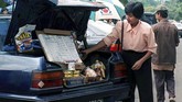 Susiana adalah salah satu korban krisis moneter 1998. Ia dipecat dari sebuah bank pada awal tahun dan kemudian terpaksa berjualan kelontong menggunakan bagasi mobilnya. Krisis moneter saat itu adalah yang terparah sejak 1966 silam dengan inflasi mencapai 60 persen. (EN/TAN/JDP - RP1DRIFUASAC)
