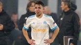 Pemain Marseille Maxime Lopez menangis usai timnya dikalahkan Atletico Madrid 0-3 pada final Liga Europa 2018. (REUTERS/John Sibley)