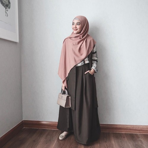 Inspirasi Baju Syar i untuk Ramadan dari Zaskia  Sungkar  