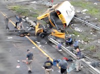 Foto: Kecelakaan Bus Sekolah Tewaskan Seorang Siswa dan Guru