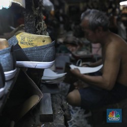 Gawat! Pabrik Sepatu Tangerang PHK Massal 1.800 Karyawan