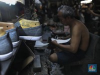 Gawat! Pabrik Sepatu Tangerang PHK Massal 1.800 Karyawan