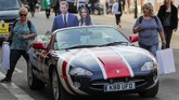 Seorang pengamat perekonomian mengatakan kalau fenomena Royal Wedding bisa menambah pundi-pundi Inggris sebanyak £1 miliar. (REUTERS/Marko Djurica)