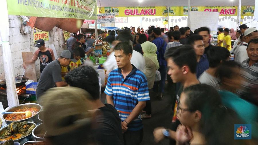 Bulan Ramadan bisa jadi peluang menambah rezeki bagi pedagang makanan yang berkumpul di Pasar Bendungan Hilir.