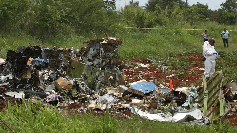 Sedikitnya 100 penumpang tewas dalam kecelakaan pesawat Boeing 737 tersebut.