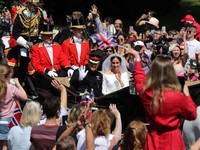 Tampil Perdana, Dress Rp 11 Juta Meghan Markle Langsung Habis