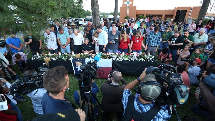 Kejadian di Santa Fe High School ini mengakibatkan 10 orang tewas