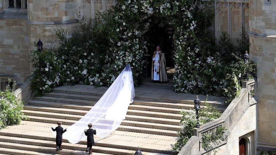 Pangeran Harry dan Meghan resmi menjadi pasangan suami istri