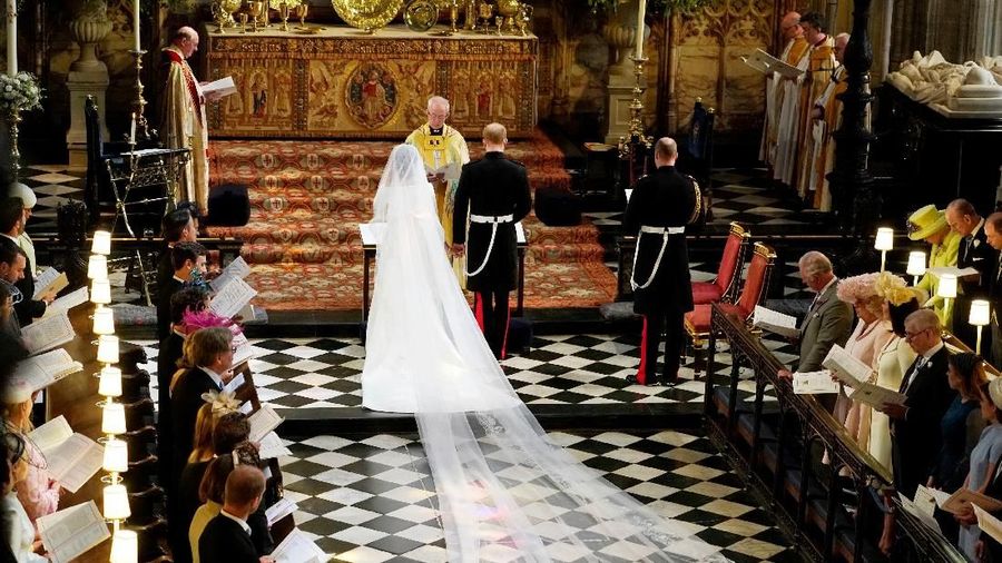 Pangeran Harry dan Meghan resmi menjadi pasangan suami istri