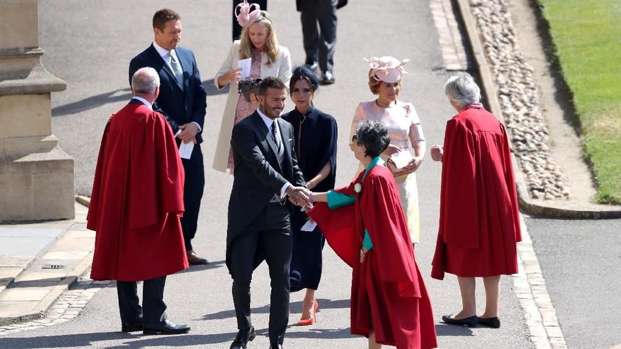 Keduanya menikah di St George's Chapel di kastil Windsor.