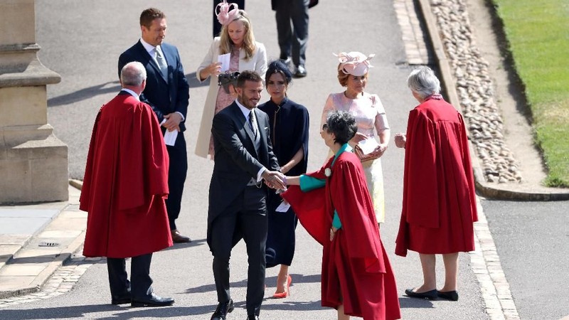 Keduanya menikah di St George's Chapel di kastil Windsor.