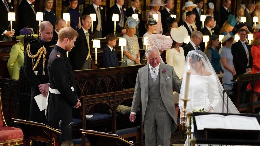 Pangeran Harry dan Meghan resmi menjadi pasangan suami istri
