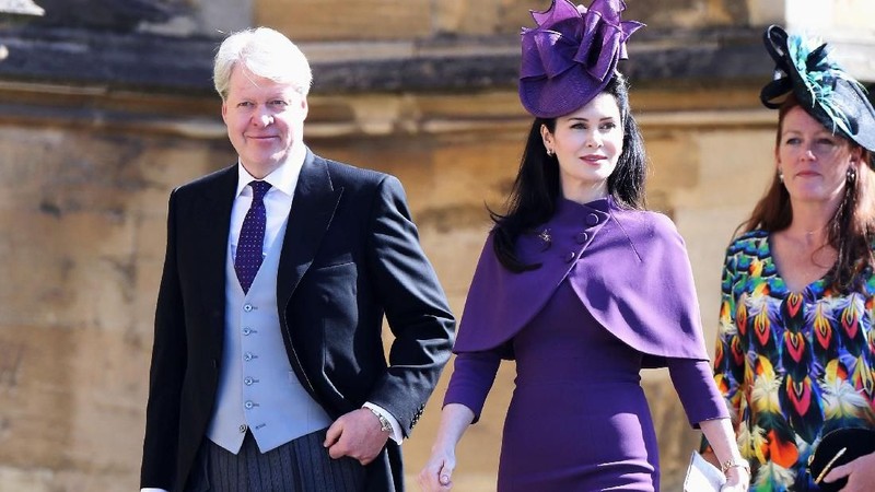 Keduanya menikah di St George's Chapel di kastil Windsor.