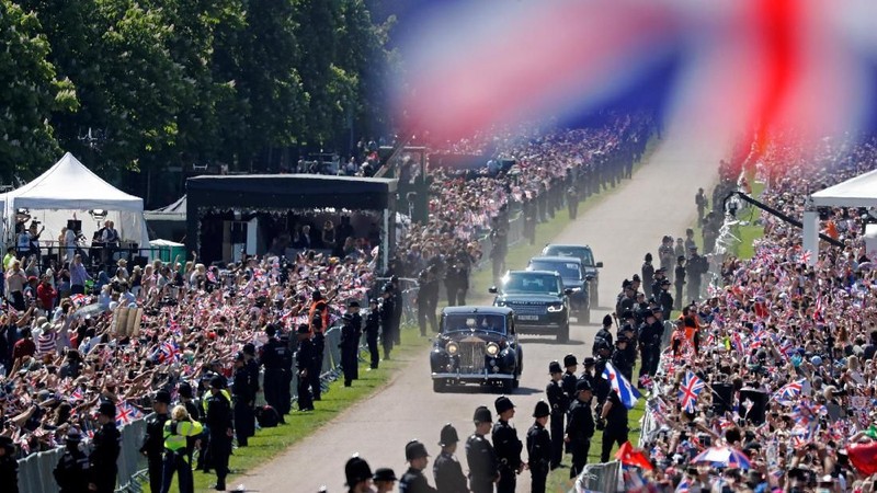 Pangeran Harry dan Meghan resmi menjadi pasangan suami istri