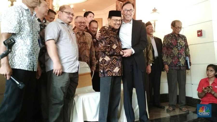 Mantan Wakil Perdana Menteri Malaysia Anwar Ibrahim bertemu mantan Presiden Indonesia BJ Habibie hari Minggu (20/5/2018).