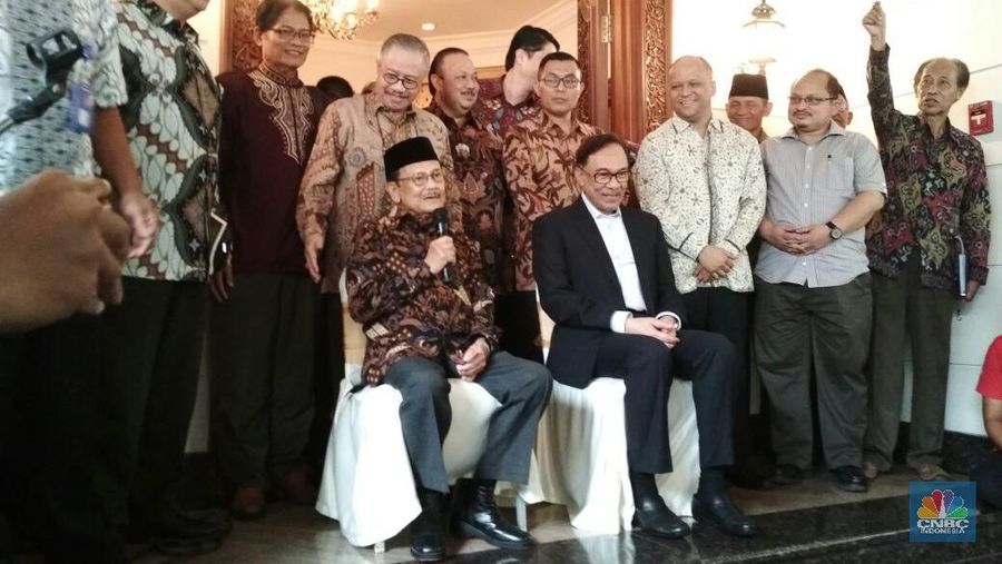 Tokoh reformasi Malaysia Anwar Ibrahim menyebut dirinya datang ke Indonesia memang khusus untuk bertemu dengan BJ Habibi.