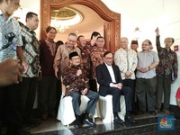 Temu Kangen, Ini yang Dibicarakan Habibie & Anwar Ibrahim