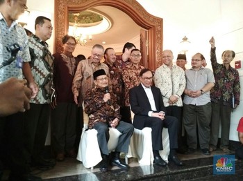 Temu Kangen, Ini yang Dibicarakan Habibie & Anwar Ibrahim