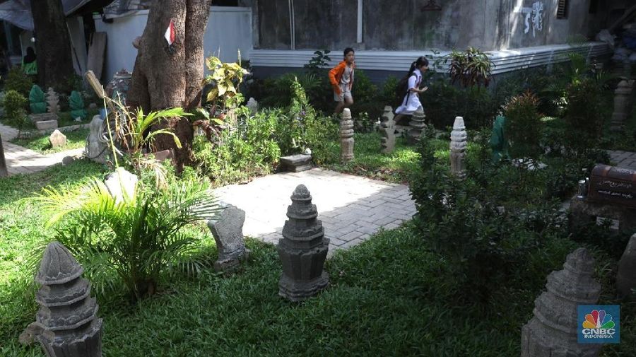 Masjid ini dibangun oleh arsitek asal Muslim Tionghoa yang bernama Seh Liong.