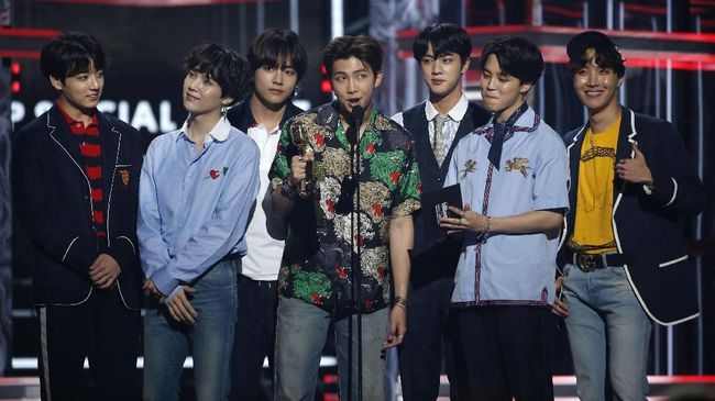Buku Bahan Inspirasi Lagu BTS 'Magic Shop' Laris di Korea