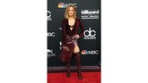 Jennifer Lopez yang selalu tak pernah mengecewakan untuk urusan mode, kali ini mengenakan gaun rancangan Roberto Cavalli dari koleksi Fall 2018. (REUTERS/Steve Marcus)