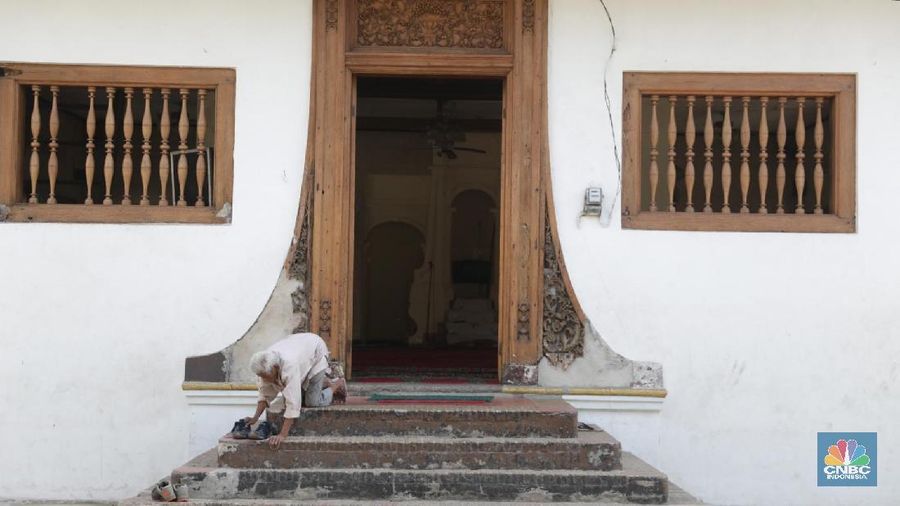 Masjid ini dibangun oleh arsitek asal Muslim Tionghoa yang bernama Seh Liong.