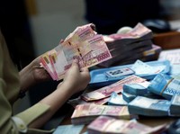 THR PNS Picu Naiknya Konsumsi Ritel Hingga 20%