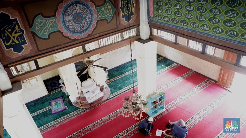 Masjid ini dibangun oleh arsitek asal Muslim Tionghoa yang bernama Seh Liong.