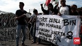 Pelaku aksi juga mempertanyakan kinerja Badan Intelijen Negara (BIN) yang dipimpin Budi Gunawan terkait rentetan aksi teror beberapa waktu terakhir. (CNN Indonesia/Andry Novelino)