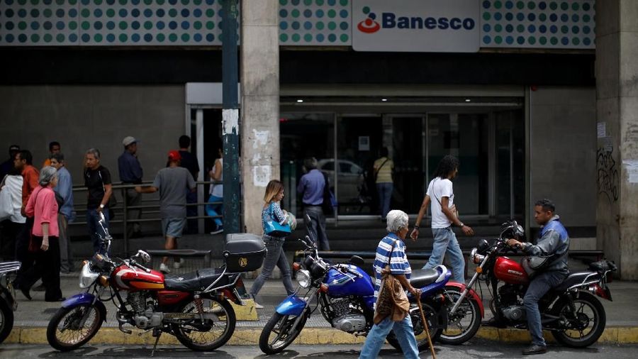 IMF pada bulan April mengatakan keruntuhan ekonomi Venezuela merupakan salah satu yang terburuk dalam sejarah modern.