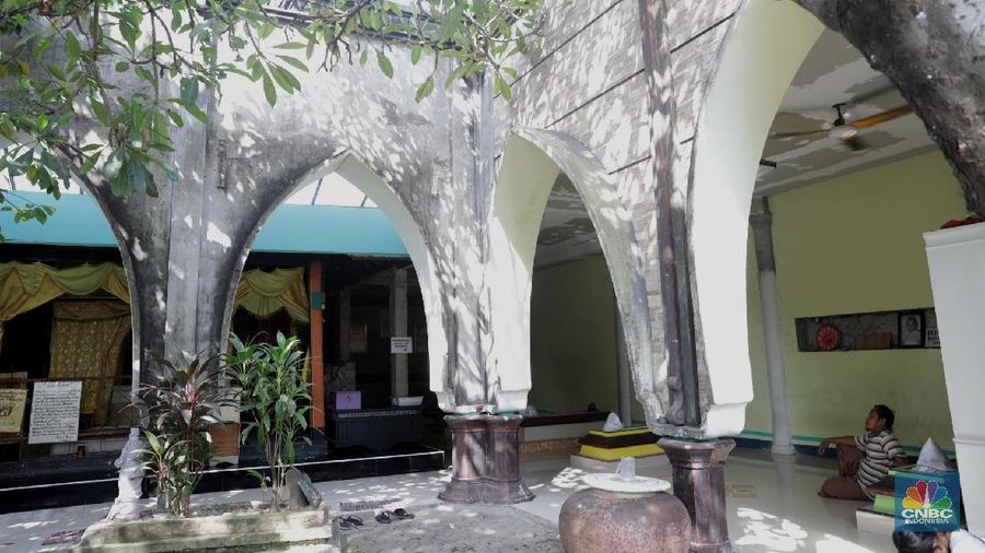 Masjid ini dibangun oleh arsitek asal Muslim Tionghoa yang bernama Seh Liong.