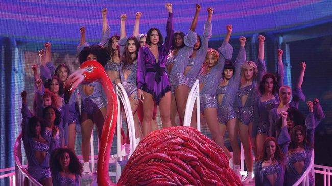 Dua Lipa Desak Bos Festival Undang Wanita Jadi Penampil Utama