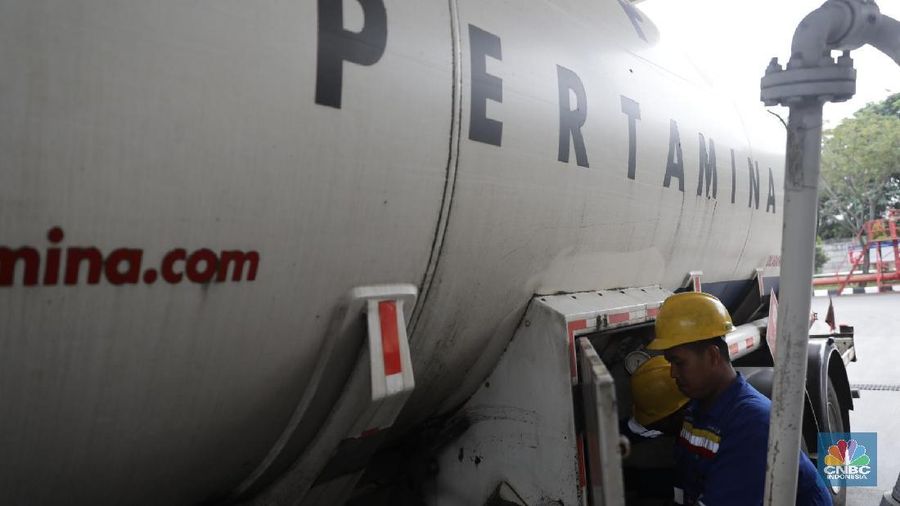 Pertamina menyebut naiknya subsidi semester ini tak lain karena harga minyak yang terus melonjak
