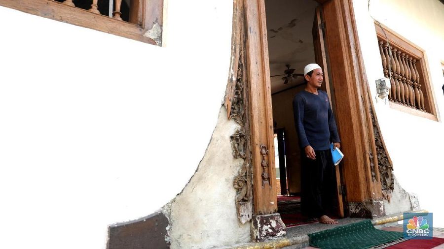 Masjid ini dibangun oleh arsitek asal Muslim Tionghoa yang bernama Seh Liong.
