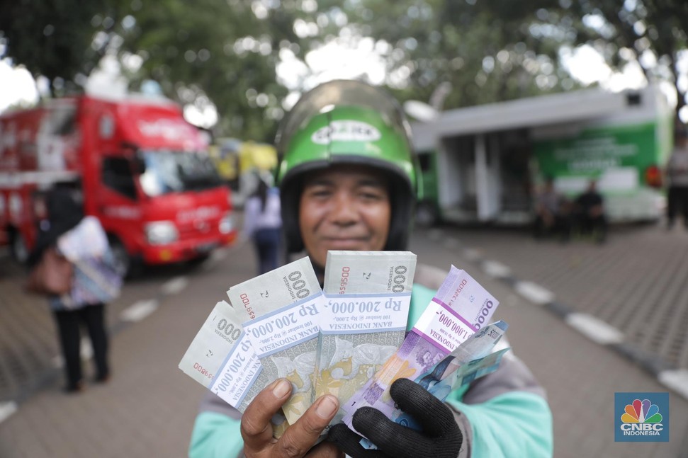 Jelang Libur Lebaran, Rupiah Juara Tiga Asia