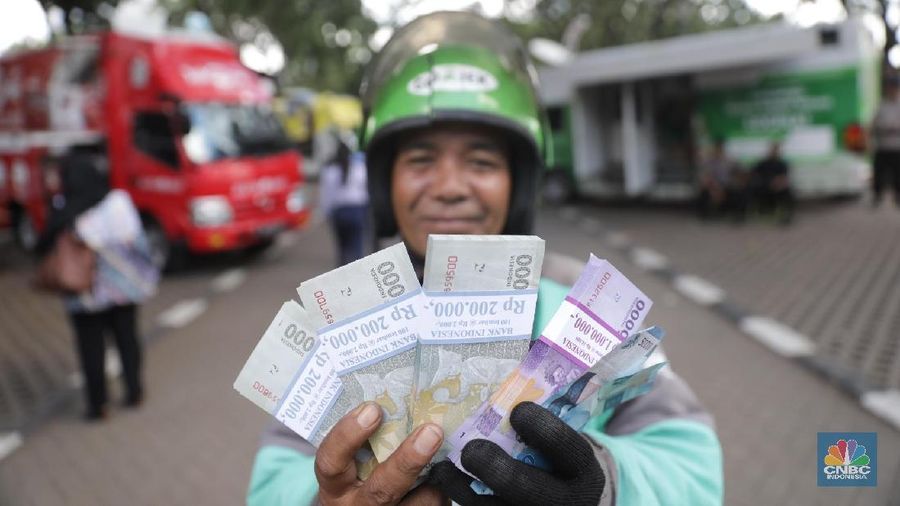 Ruang gerak rupiah untuk menguat, seakan tertahan dinamika ekonomi global.